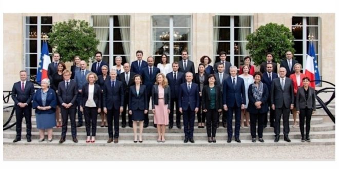 قصر الإليزيه يعلن تشكيل الحكومة الفرنسية الجديدة قصر الإليزيه يعلن تشكيل الحكومة الفرنسية الجديدة