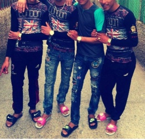 امن ابن جرير يضع يده على صاحب موقع لظاهرة التشرميل بشبكة التواصل الاجتماعي" فايسبوك " و يقوم بايقاف اشخاص مبحوث عنهم و اخرين من اجل ترويج و استهلاك المخدرات و حيازة السلاح الابيض امن ابن جرير يضع يده على صاحب موقع لظاهرة التشرميل بشبكة التواصل الاجتماعي" فايسبوك " و يقوم بايقاف اشخاص مبحوث عنهم و اخرين من اجل ترويج و استهلاك المخدرات و حيازة السلاح الابيض