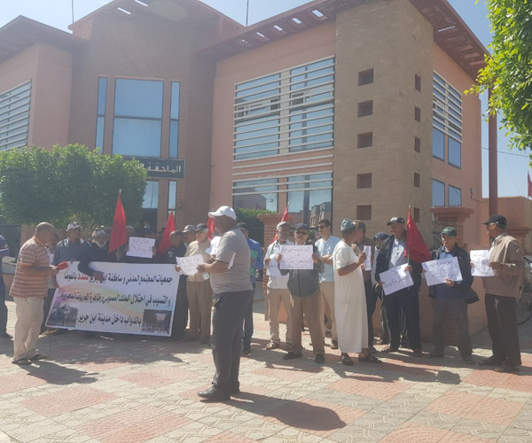 فعاليات مدنية بابن جرير تنتفض ضد احتلال الملك العمومي فعاليات مدنية بابن جرير تنتفض ضد احتلال الملك العمومي