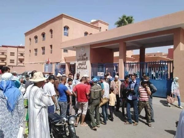 فعاليات مدنية تنادي بضرورة التعجيل بفتح تحقيق في قضية مستشفى ابن جرير فعاليات مدنية تنادي بضرورة التعجيل بفتح تحقيق في قضية مستشفى ابن جرير