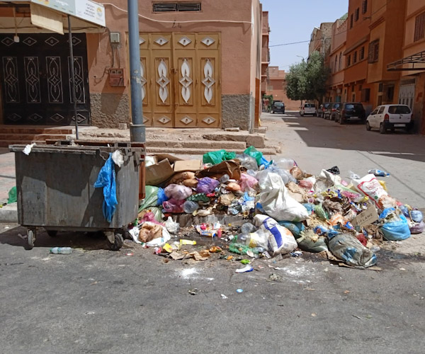 وتستمر فوضى انتشار الازبال والنفايات حتى في أيام عيد الأضحى بابن جرير وتستمر فوضى انتشار الازبال والنفايات حتى في أيام عيد الأضحى بابن جرير