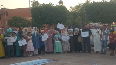 وقفة احتجاجية تضامنية مع المعطلين المعتقلين المضربين عن الطعام بسجن ابن جرير وقفة احتجاجية تضامنية مع المعطلين المعتقلين المضربين عن الطعام بسجن ابن جرير