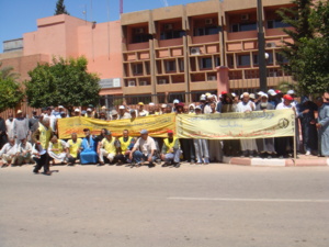 الحركة الاحتجاجية لمتقاعدي الفوسفاط بابن جرير .. هل تحرك المياه الراكدة في ادارة التراب الحركة الاحتجاجية لمتقاعدي الفوسفاط بابن جرير .. هل تحرك المياه الراكدة في ادارة التراب