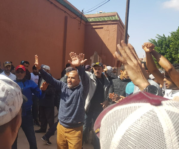 احتجاجات عارمة في تشييع جنازة جثمان ياسين الشبلي... (فيديو ) احتجاجات عارمة في تشييع جنازة جثمان ياسين الشبلي... (فيديو )