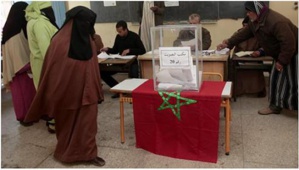 حمى الانتخابات تحط الرحال بجماعة مكارطو ... والرئيس يجر بشعبيته بأمره تراجع مواطنين عبر اشهادات عرفية على توقيعهم على عريضة استنكارية حمى الانتخابات تحط الرحال بجماعة مكارطو ... والرئيس يجر بشعبيته بأمره تراجع مواطنين عبر اشهادات عرفية على توقيعهم على عريضة استنكارية