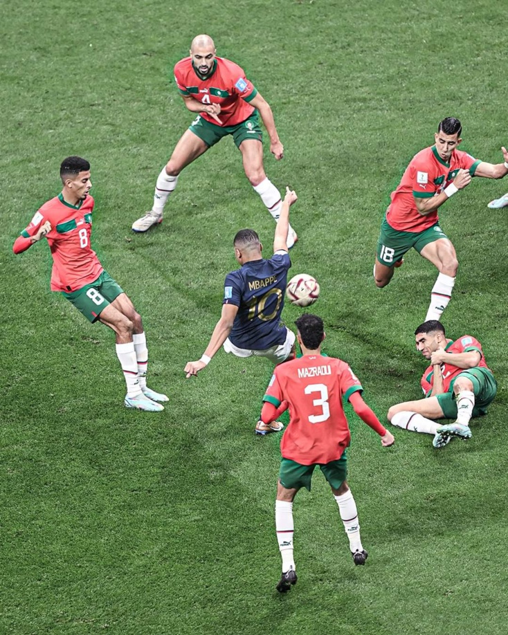 اسود الأطلس رغم الهزيمة أمام فرنسا...يمنحون المغاربة لحظة فرح مفتقدة...! اسود الأطلس رغم الهزيمة أمام فرنسا...يمنحون المغاربة لحظة فرح مفتقدة...!