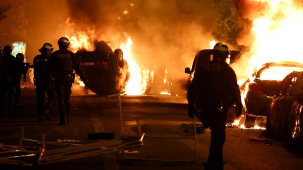 فرنسا على صفيح ساخن.. إضرام النيران في أكثر من 1300 سيارة و234 مبنى من بينها مراكز شرطة