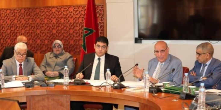 مجلس المستشارين يصادق بالأغلبية على مشروع قانون إحداث لجنة مؤقتة لتسيير شؤون قطاع الصحافة والنشر مجلس المستشارين يصادق بالأغلبية على مشروع قانون إحداث لجنة مؤقتة لتسيير شؤون قطاع الصحافة والنشر