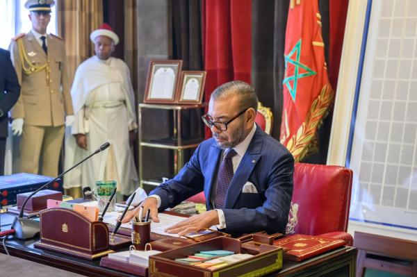 الملك "محمد السادس" يأمر بإحداث مخازن احتياطات أولية تحسبا لكوارث طبيعية قادمة الملك "محمد السادس" يأمر بإحداث مخازن احتياطات أولية تحسبا لكوارث طبيعية قادمة