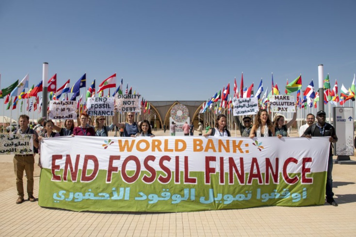 نشطاء يحتجون أمام مقر اجتماعات البنك وصندوق النقد الدوليين بمراكش