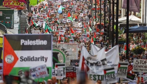مظاهرة ضخمة في بريطانيا تضامنا مع الشعب الفلسطيني