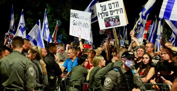 محتجون غاضبون يحاولون اقتحام منزل نتانياهو