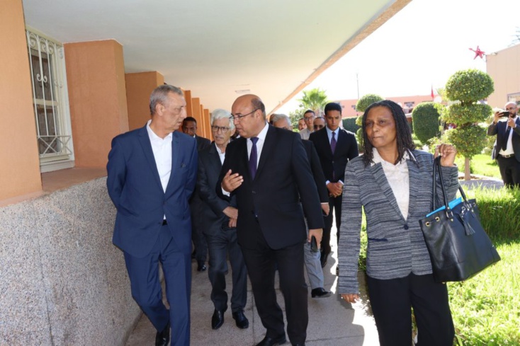 والي جهة مراكش آسفي يقوم بزيارة ميدانية لمراكز إيواء تلميذات وتلاميذ إقليم الحوز بمراكش....