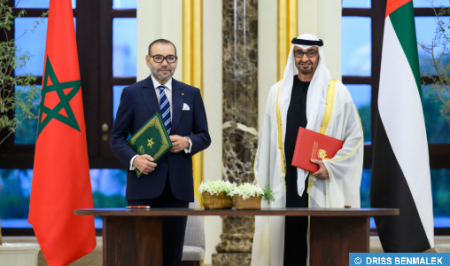 جلالة الملك ورئيس دولة الإمارات العربية المتحدة يوقعان بأبوظبي إعلان "نحو شراكة مبتكرة ومتجددة وراسخة بين المملكة المغربية ودولة الإمارات العربية المتحدة"