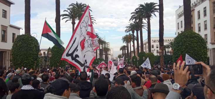 مسيرة وطنية حاشدة للأساتذة بالرباط ترفض الحوار “المغشوش” وتتشبث بتحقيق مختلف المطالب مسيرة وطنية حاشدة للأساتذة بالرباط ترفض الحوار “المغشوش” وتتشبث بتحقيق مختلف المطالب