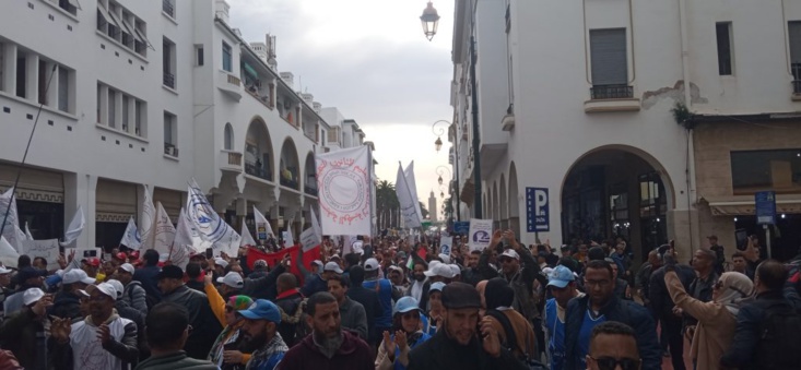 مسيرة وطنية حاشدة للأساتذة بالرباط ترفض الحوار “المغشوش” وتتشبث بتحقيق مختلف المطالب مسيرة وطنية حاشدة للأساتذة بالرباط ترفض الحوار “المغشوش” وتتشبث بتحقيق مختلف المطالب