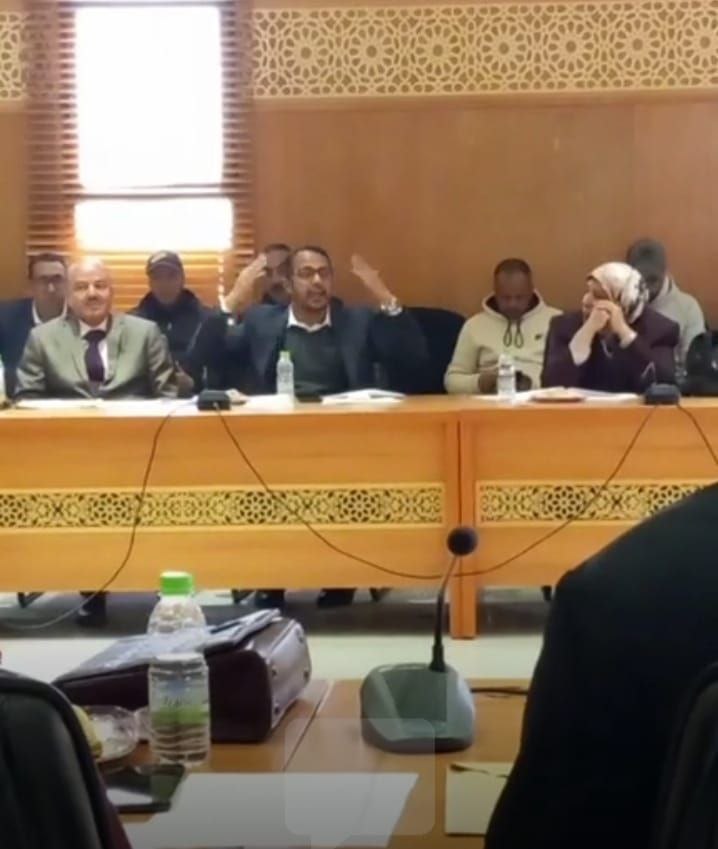 قطار الأغلبية "المدعومة"بالمجلس الحضري لإبن جرير يدهس الساكنة...!؟ قطار الأغلبية "المدعومة"بالمجلس الحضري لإبن جرير يدهس الساكنة...!؟