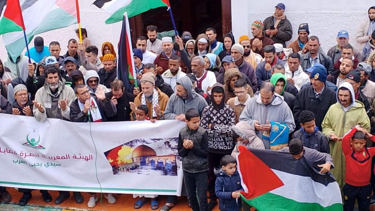 جمعة الغضب الـ25 تخرج المغاربة من جديد في عشرات الوقفات الاحتجاجية تضامنا مع غزة ورفضا للتطبيع جمعة الغضب الـ25 تخرج المغاربة من جديد في عشرات الوقفات الاحتجاجية تضامنا مع غزة ورفضا للتطبيع