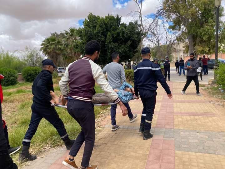 تدخل عنيف لقوات الأمن بابن جرير لفض وقفة المعطلين الاحتجاجية من اجل شغل قار يضمن كرامتهم. تدخل عنيف لقوات الأمن بابن جرير لفض وقفة المعطلين الاحتجاجية من اجل شغل قار يضمن كرامتهم.