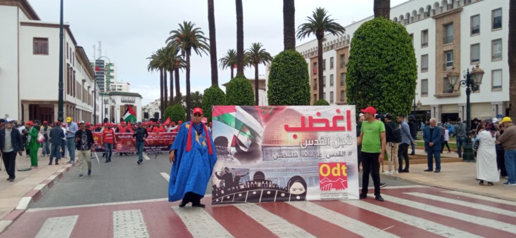 الأعلام الفلسطينية تزين احتجاجات فاتح ماي وتجدد المطالب بوقف الحرب على غزة وإسقاط التطبيع