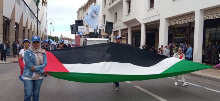 الأعلام الفلسطينية تزين احتجاجات فاتح ماي وتجدد المطالب بوقف الحرب على غزة وإسقاط التطبيع