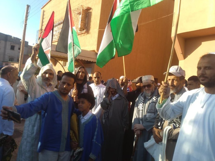 العلم الفلسطيني حاضر بصلاة العيد بابن جرير العلم الفلسطيني حاضر بصلاة العيد بابن جرير