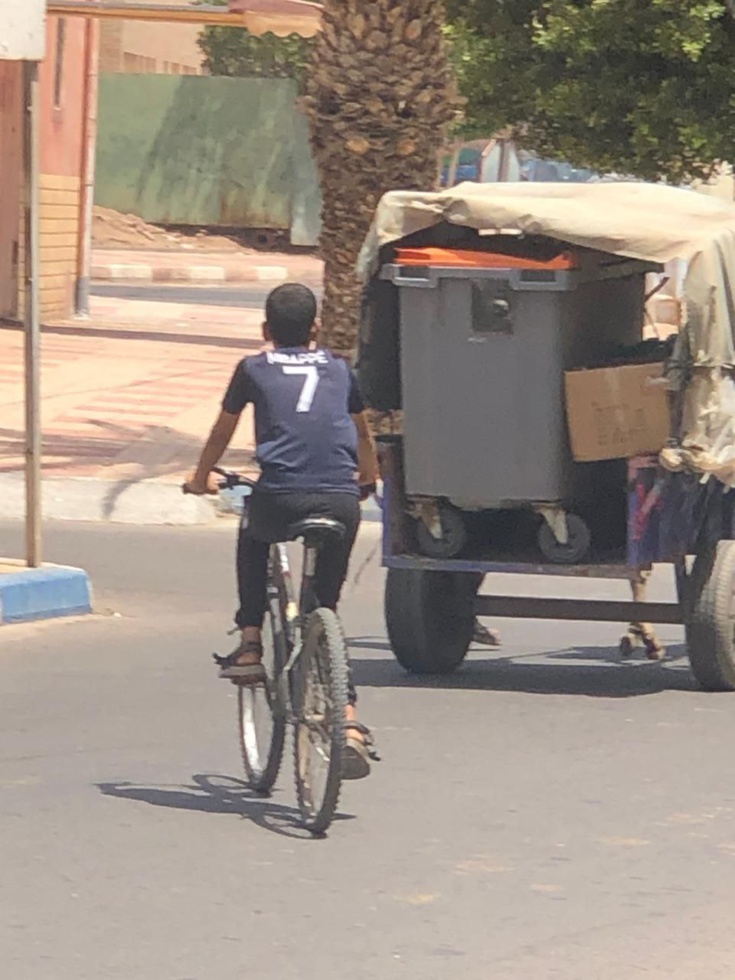 عندما تصل الأمور إلى حد سرقة وتخريب حاويات الازبال بابن جرير....ايها الساده المتفرجون على مايجري...!