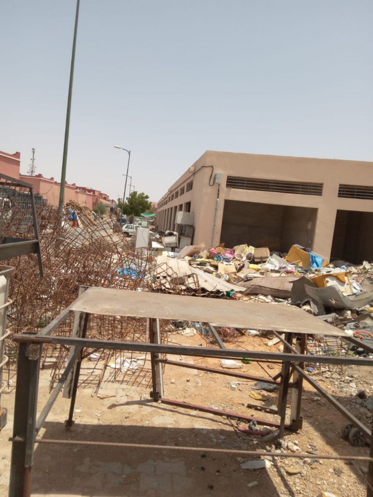 الاحتلال العشوائي لمحلات المركب الصناعي بحي الوردة بابن جرير قد يزيد الأمر تعقيدا! الاحتلال العشوائي لمحلات المركب الصناعي بحي الوردة بابن جرير قد يزيد الأمر تعقيدا!