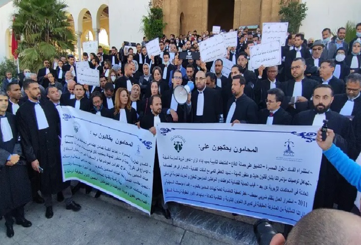 المحامون يشلون المحاكم لثلاثة أيام رفضا للمقتضيات التراجعية في مشروع قانون المسطرة المدنية المحامون يشلون المحاكم لثلاثة أيام رفضا للمقتضيات التراجعية في مشروع قانون المسطرة المدنية