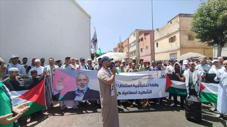 رغم الصمت الرسمي.. المغاربة يؤدون صلاة الغائب على هنية ويواصلون المطالبة بإسقاط التطبيع رغم الصمت الرسمي.. المغاربة يؤدون صلاة الغائب على هنية ويواصلون المطالبة بإسقاط التطبيع