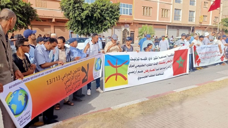 العشرات يحتجون ضد “إحداث المنتزه الطّبيعي للأطلس الصّغير ” على مساحة تفوق 111 ألف هكتار العشرات يحتجون ضد “إحداث المنتزه الطّبيعي للأطلس الصّغير ” على مساحة تفوق 111 ألف هكتار