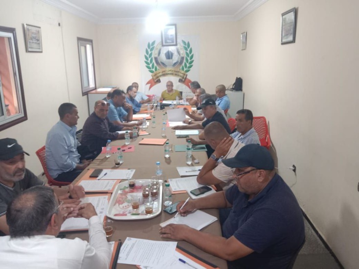 اجتماع المكتب المديري للعصبة الجهوية مراكش اسفي لكرة القدم اجتماع المكتب المديري للعصبة الجهوية مراكش اسفي لكرة القدم