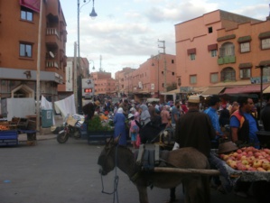 حقيقة ابن جرير المحتلة....تجارة سوداء في الشارع العام حقيقة ابن جرير المحتلة....تجارة سوداء في الشارع العام