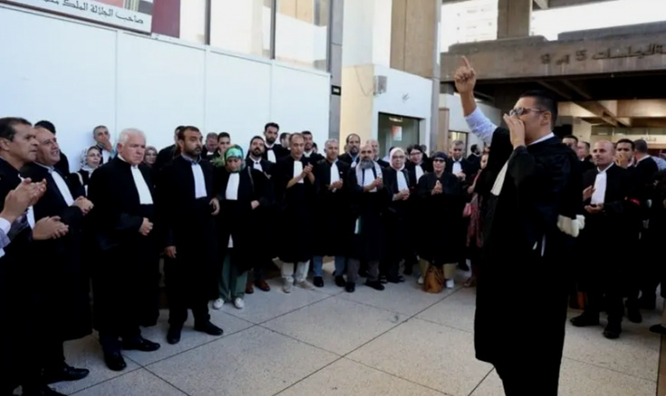 المحامون يواصلون مقاطعة الجلسات.. والعودة للمحاكم رهينة بمخرجات الحوار مع وزارة العدل المحامون يواصلون مقاطعة الجلسات.. والعودة للمحاكم رهينة بمخرجات الحوار مع وزارة العدل