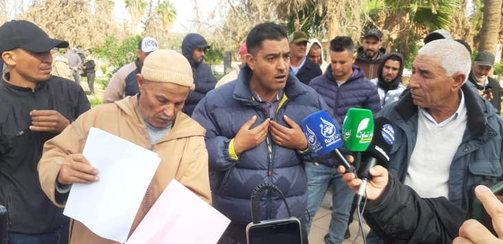 قيادة اهل الغابة: الساكنة تحتج أمام مقر عمالة إقليم قلعة السراغنة ضد تجاوزات قائد قيادة اهل الغابة  وتطالب من عامل التدخل لوضع حد لمعاناتهم قيادة اهل الغابة: الساكنة تحتج أمام مقر عمالة إقليم قلعة السراغنة ضد تجاوزات قائد قيادة اهل الغابة  وتطالب من عامل التدخل لوضع حد لمعاناتهم