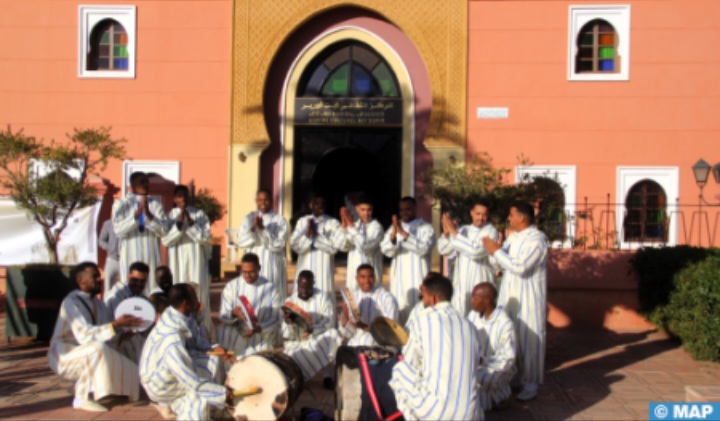 "إيض يناير" 2975: أمسية فنية بآيت أورير احتفاء بالشعر الأمازيغي "إيض يناير" 2975: أمسية فنية بآيت أورير احتفاء بالشعر الأمازيغي