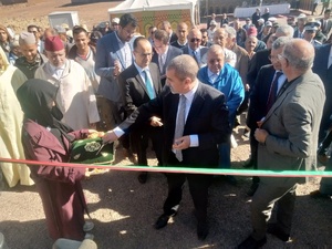 عامل اقليم قلعة السراغنة هشام السماحي يدشن محطة متنقلة لإزالة الاملاح المعدنية بالملحق الجماعي سيدي عيسى امحمد التومي بالجماعة الترابية سيدي عيسى بن سليمان بإقليم قلعة السراغنة في إطار صفقة تفاوضية بغلاف مالي بلغ 10 مليون درهم عامل اقليم قلعة السراغنة هشام السماحي يدشن محطة متنقلة لإزالة الاملاح المعدنية بالملحق الجماعي سيدي عيسى امحمد التومي بالجماعة الترابية سيدي عيسى بن سليمان بإقليم قلعة السراغنة في إطار صفقة تفاوضية بغلاف مالي بلغ 10 مليون درهم