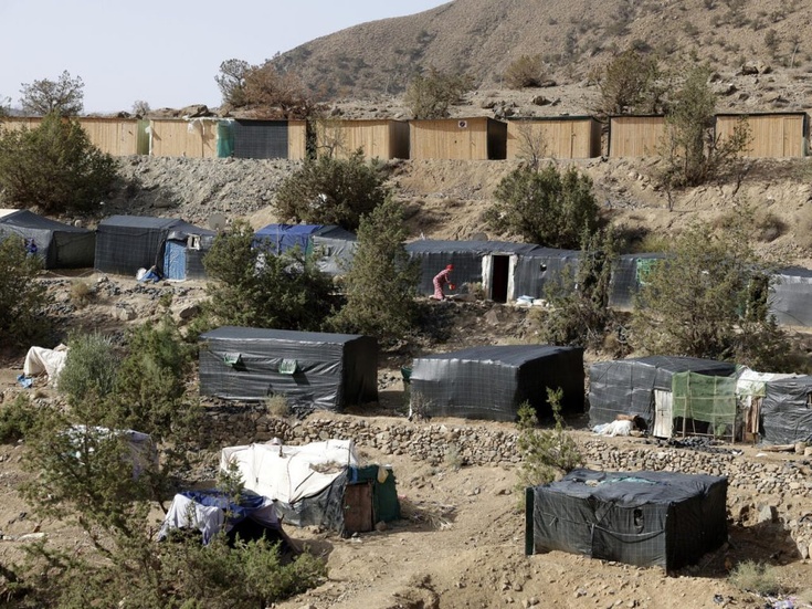 مآسي و”حكرة” وفساد.. ضحايا الزلزال ينشدون تدخلا ملكيا لوقف معاناتهم مآسي و”حكرة” وفساد.. ضحايا الزلزال ينشدون تدخلا ملكيا لوقف معاناتهم