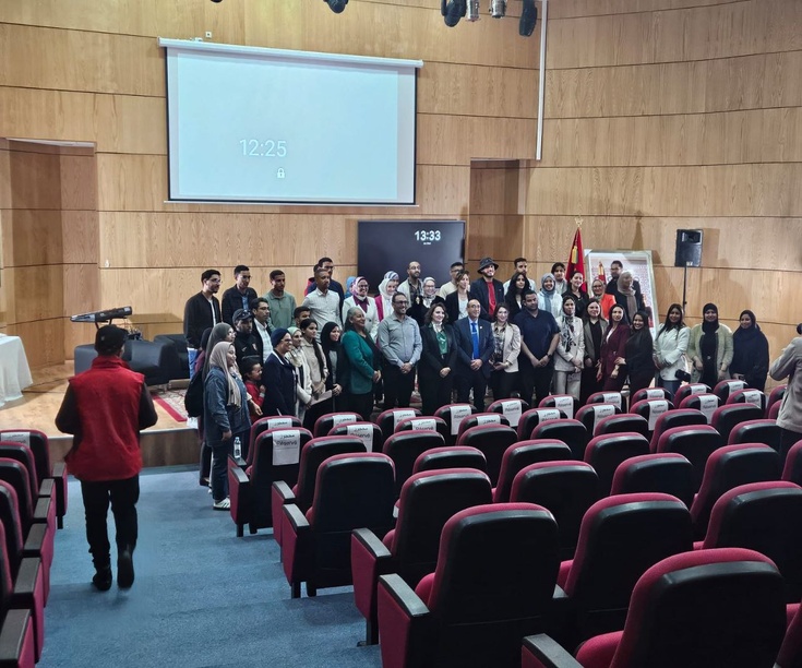 كلية اسفي تحتفي بخريجيها المتفوقين وتتسلم بالمناسبة حافلتين من المجلس الإقليمي