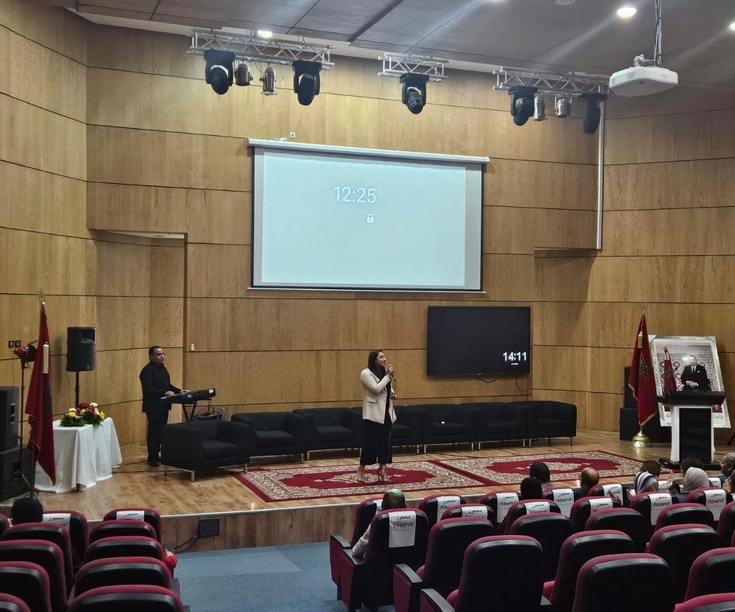 كلية اسفي تحتفي بخريجيها المتفوقين وتتسلم بالمناسبة حافلتين من المجلس الإقليمي كلية اسفي تحتفي بخريجيها المتفوقين وتتسلم بالمناسبة حافلتين من المجلس الإقليمي