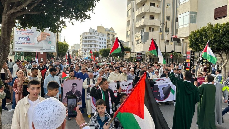 آلاف المتظاهرين في طنجة يطالبون بوقف حصار غزة وفتح المعابر للمساعدات الإنسانية
