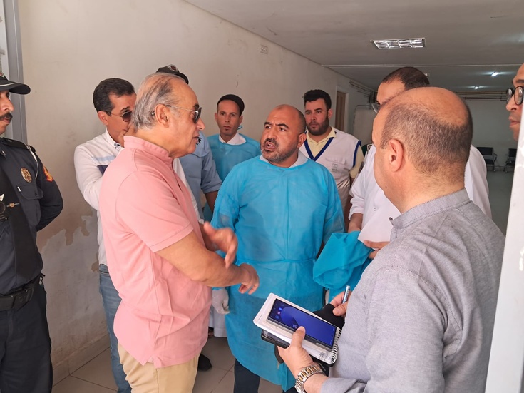 سمير اليزيدي عامل إقليم قلعة السراغنة يحل  بالمستشفى الإقليمي السلامة  بخصوص حادتة السير بسيدي ادريس بسور العز والتي خلفت سبعة ضحايا في عين المكان و سبعة جرحى حالاتهم متفاوتة الخطورة سمير اليزيدي عامل إقليم قلعة السراغنة يحل  بالمستشفى الإقليمي السلامة  بخصوص حادتة السير بسيدي ادريس بسور العز والتي خلفت سبعة ضحايا في عين المكان و سبعة جرحى حالاتهم متفاوتة الخطورة