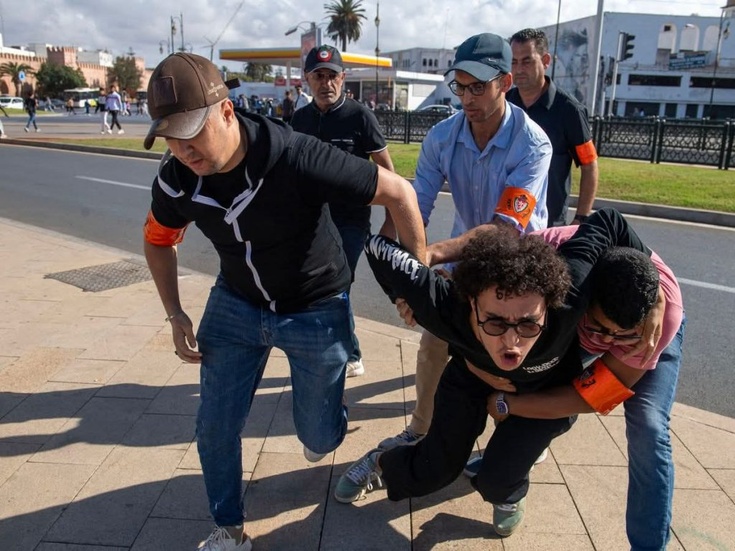 “هيومن رايتس ووتش” تطالب السلطات بالاستجابة لمطالب شباب “جيل زد” والتحقيق في الوفيات والانتهاكات “هيومن رايتس ووتش” تطالب السلطات بالاستجابة لمطالب شباب “جيل زد” والتحقيق في الوفيات والانتهاكات