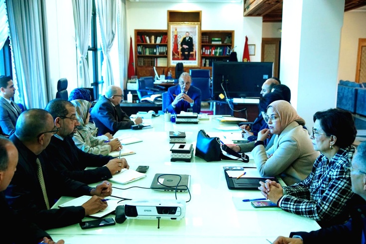 عامل إقليم قلعة السراغنة السيد سمير اليزيدي يتراس اجتماعا حرصا على تمويل الاسواق وصون صحة وسلامة المواطنين عامل إقليم قلعة السراغنة السيد سمير اليزيدي يتراس اجتماعا حرصا على تمويل الاسواق وصون صحة وسلامة المواطنين