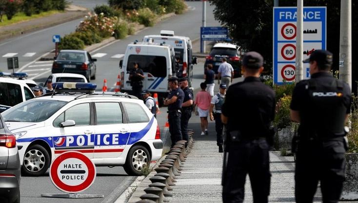 فرنسا تُشدد شروط الحصول على الجنسية: تشترط 5 سنوات من الدخل الثابت وعقد عمل مفتوح المدة لمنح جواز السفر فرنسا تُشدد شروط الحصول على الجنسية: تشترط 5 سنوات من الدخل الثابت وعقد عمل مفتوح المدة لمنح جواز السفر