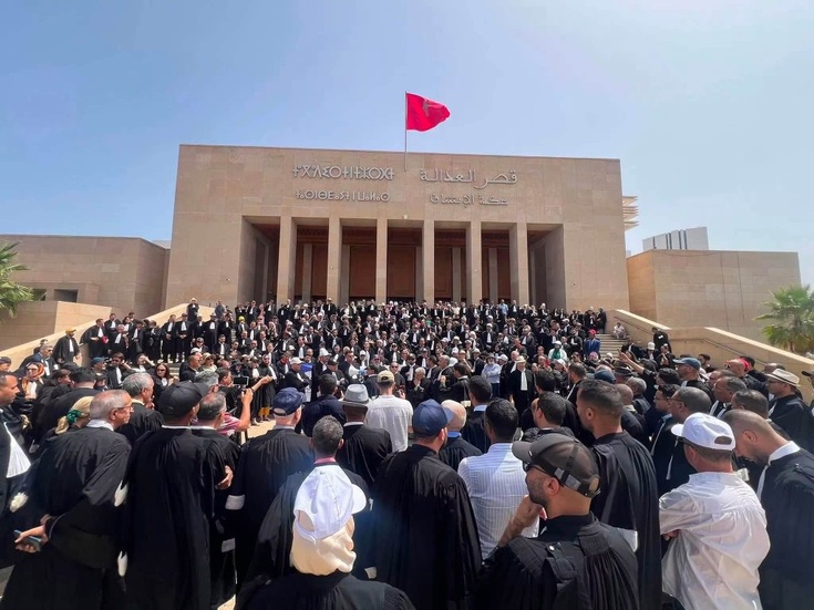إضراب المحامين يدخل أسبوعه السادس.. محاكم مشلولة ومصالح معطلة ولا بوادر للانفراج إضراب المحامين يدخل أسبوعه السادس.. محاكم مشلولة ومصالح معطلة ولا بوادر للانفراج