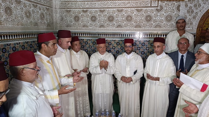 قلعة السراغنة.... الحاجب الملكي يسلم هبة ملكية بضريح سيدي رحال البودالي .