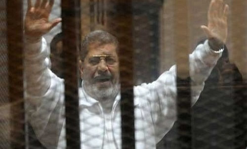 وفاة الرئيس المصري السابق محمد مرسي أثناء محاكمته والداخلية تعلن حالة الاستنفار