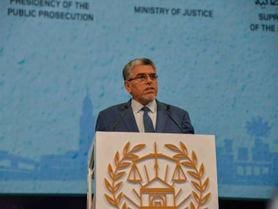 جلالة الملك يؤكد على ضرورة الاسراع باخراج الميثاق الجديد للاستثمار واصلاح مراكزه الجهوية.