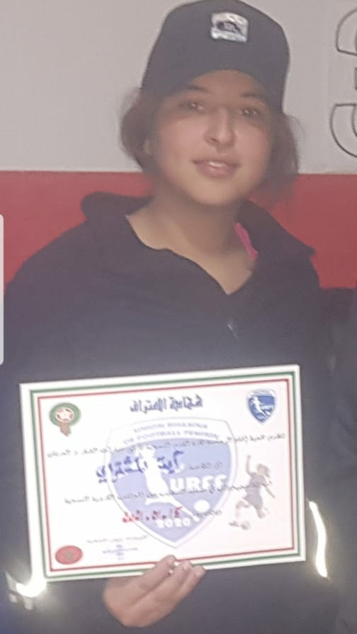 احتفال رمزي متواضع للاعبات اتحاد الرحامنة لكرة القدم النسوية بعيد ميلاد زميلتهم" آية المشتاري" بالملعب البلدي احتفال رمزي متواضع للاعبات اتحاد الرحامنة لكرة القدم النسوية بعيد ميلاد زميلتهم" آية المشتاري" بالملعب البلدي